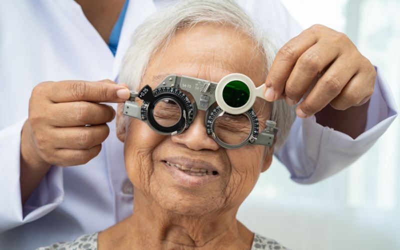 When should cataract surgery be performed and which technique is best?